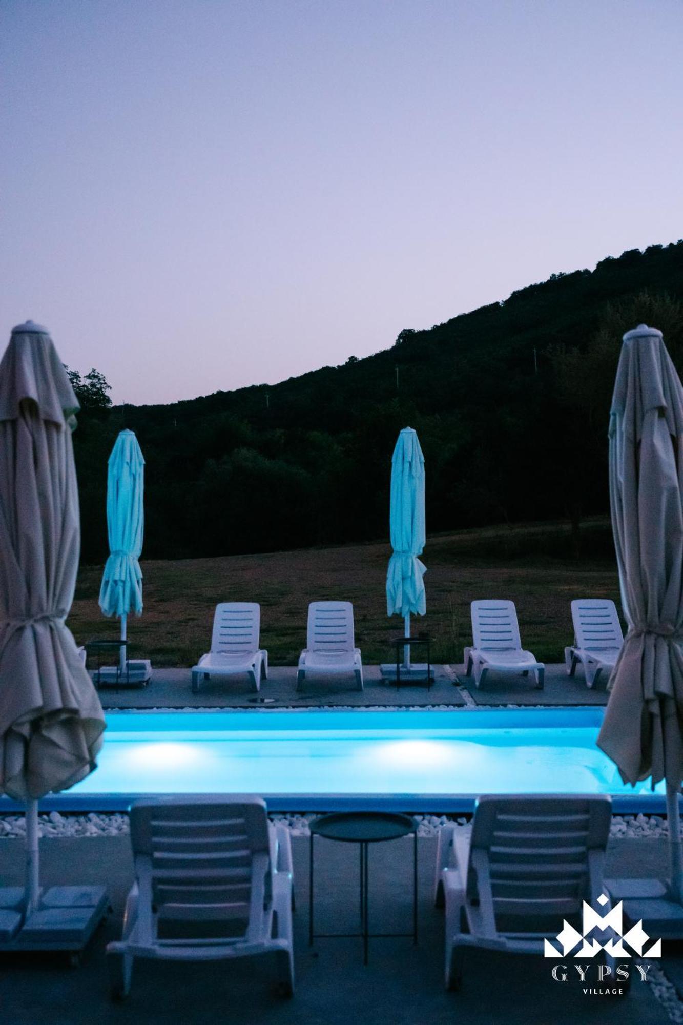 Gipsy Village Park Hotel Asureti Exterior foto